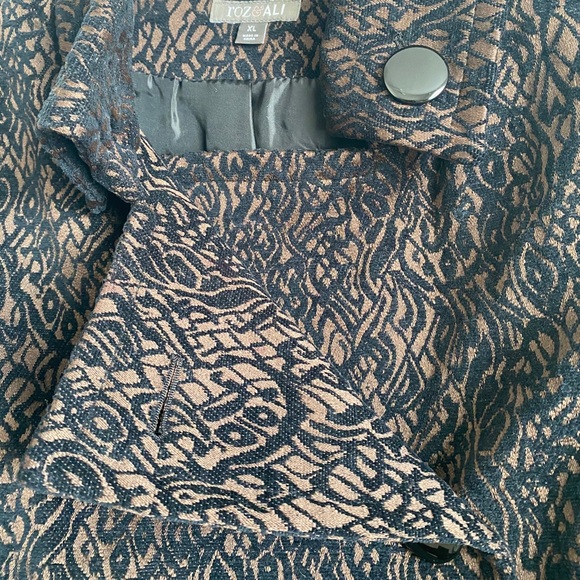 Roz & Ali Peacoat - Picture 5 of 7